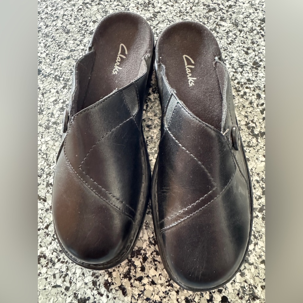 Clarks ladies 7M black slip on shoes